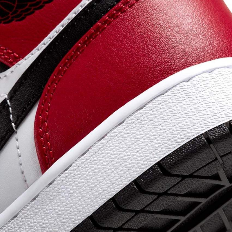 AIR JORDAN 1 MID CHICAGO BLACK TOE - Designer Supplier 